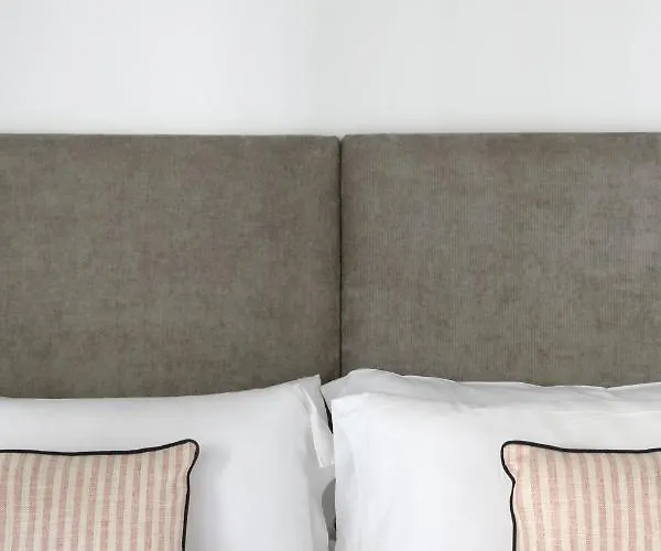 Triana Boutique By Hommyhome *