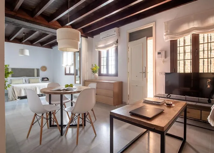 Triana Boutique By Hommyhome *
