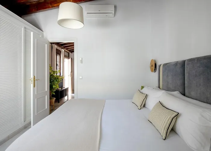 Triana Boutique By Hommyhome *